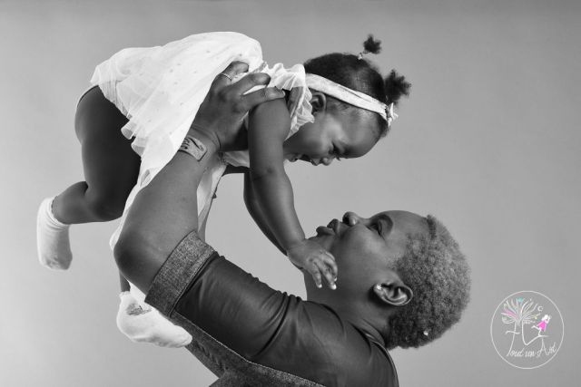 séance photo studio enfant famille grossesse soeur couleur et noir et blanc tout un art photographie bruxelles brabant wallon wavre auderghem watermael boistfort woluwe saint lambert woluwe saint pierre