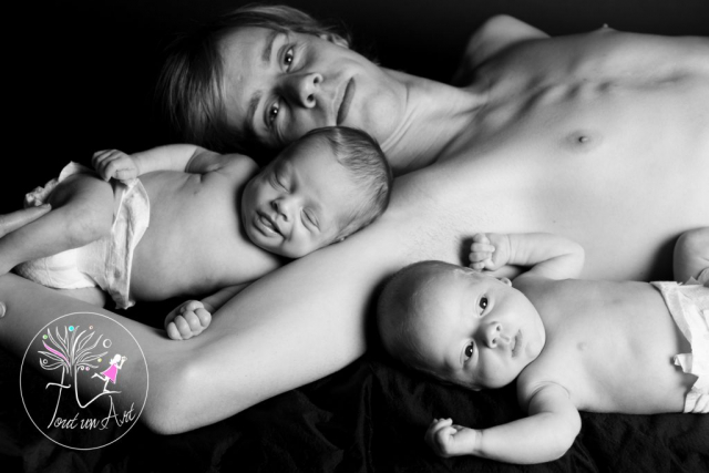 séance photo studio enfant famille grossesse soeur couleur et noir et blanc tout un art photographie bruxelles brabant wallon wavre auderghem watermael boistfort woluwe saint lambert woluwe saint pierre jumeau jumelles