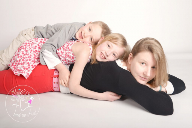 séance photo studio enfant famille grossesse soeur couleur et noir et blanc tout un art photographie bruxelles brabant wallon wavre auderghem watermael boistfort woluwe saint lambert woluwe saint pierre