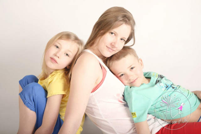 séance photo studio enfant famille grossesse soeur couleur et noir et blanc tout un art photographie bruxelles brabant wallon wavre auderghem watermael boistfort woluwe saint lambert woluwe saint pierre