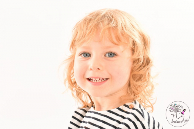 séance photo studio enfant famille grossesse soeur couleur et noir et blanc tout un art photographie bruxelles brabant wallon wavre auderghem watermael boistfort woluwe saint lambert woluwe saint pierre