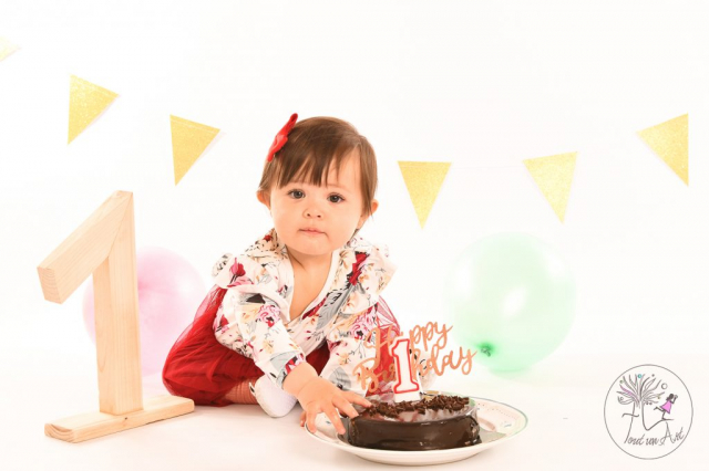 séance photos studio anniversaire gateau smash the cake couleur et noir et blanc tout un art photographie bruxelles brabant wallon wavre auderghem watermael boistfort woluwe saint lambert woluwe saint pierre