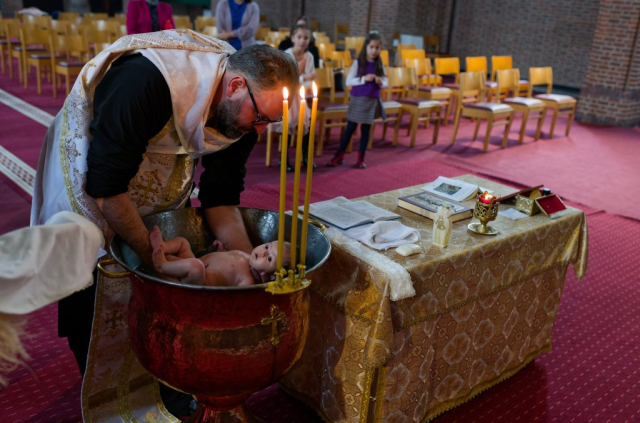 bapteme-evenement-reportage-mariage-photographie-tout-un-art-bruxelles-eglise-la-cambre-abbaye-bonheur