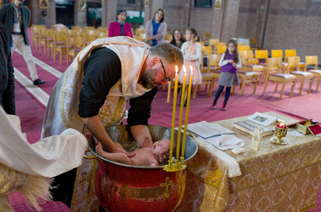 bapteme-evenement-reportage-mariage-photographie-tout-un-art-bruxelles-eglise-la-cambre-abbaye-bonheur